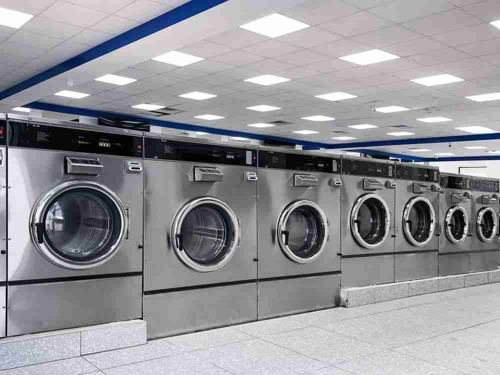 5 Reasons Your Hotel Needs a Late-Night Laundry Service During Peak Season