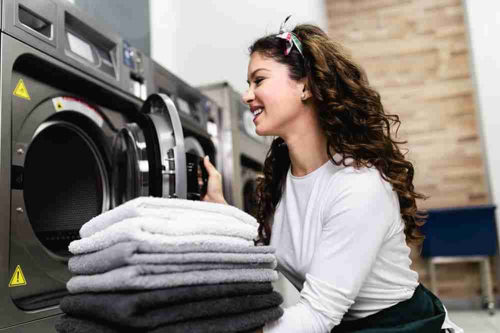 Professional Laundry for Restaurants: 6 Signs You Need Pickup Service